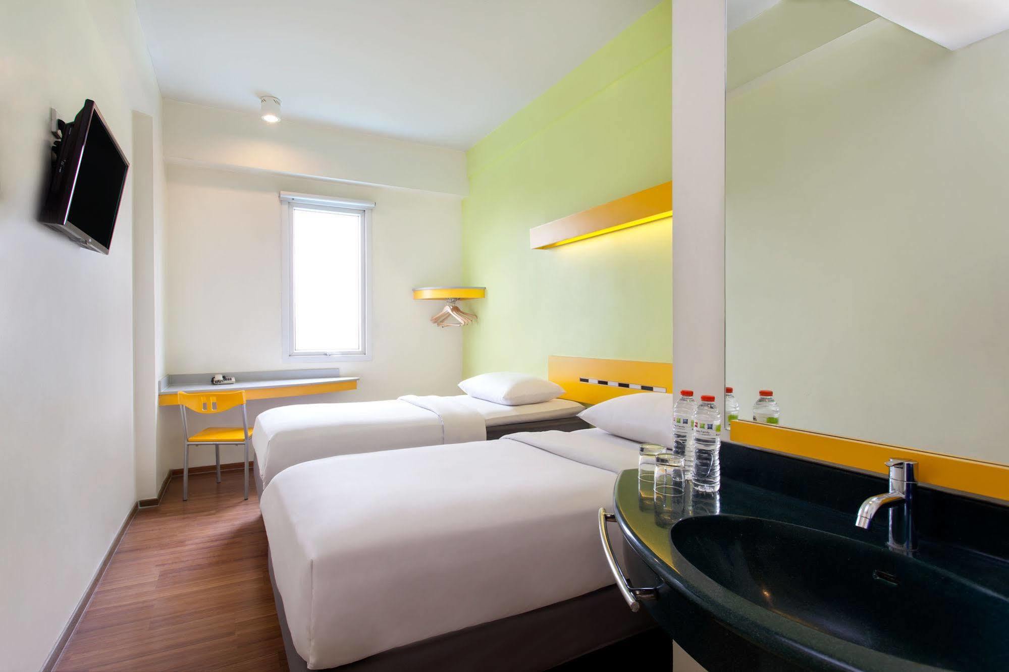 Ibis Budget Jakarta Cikini Extérieur photo
