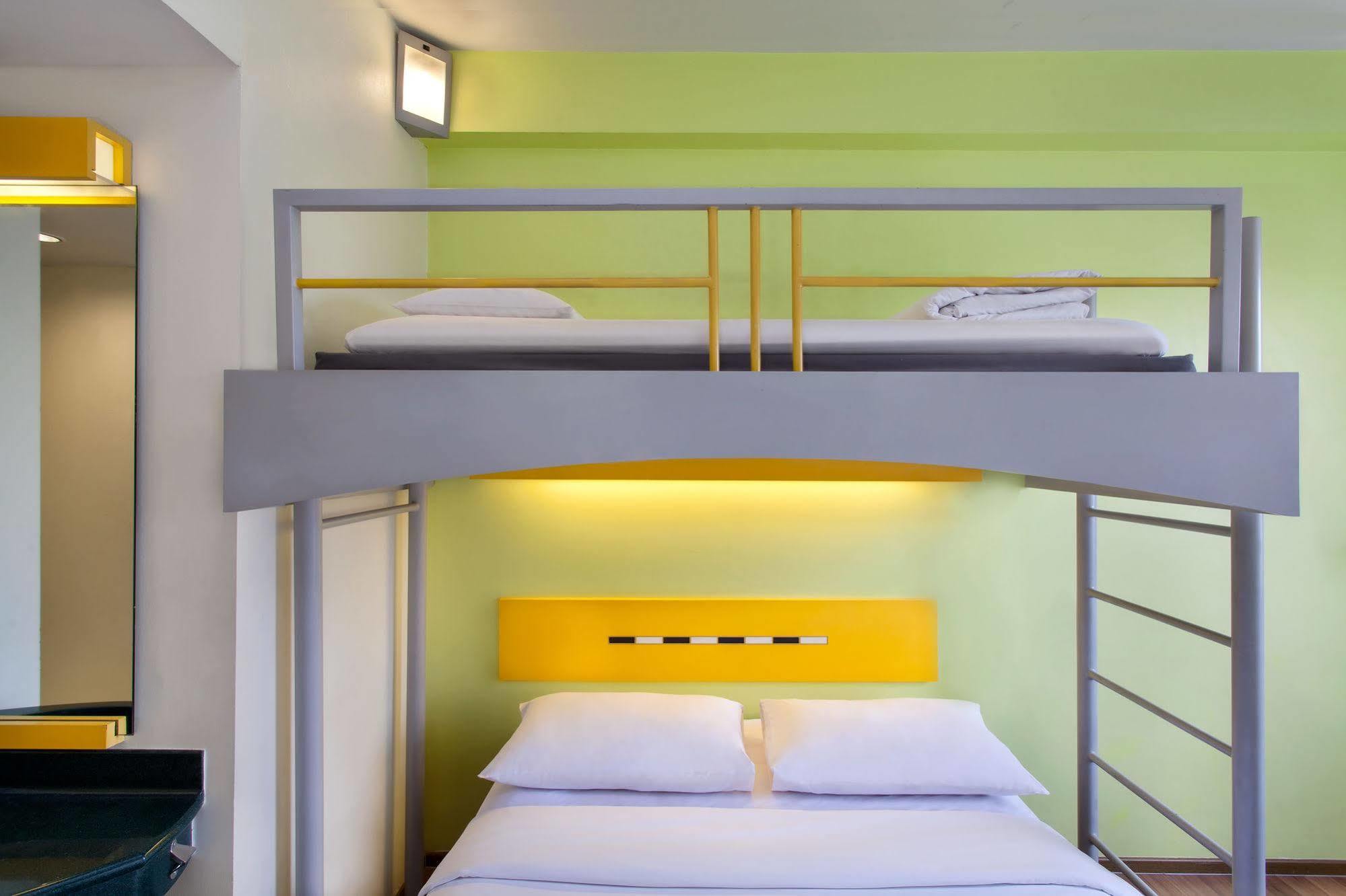 Ibis Budget Jakarta Cikini Extérieur photo