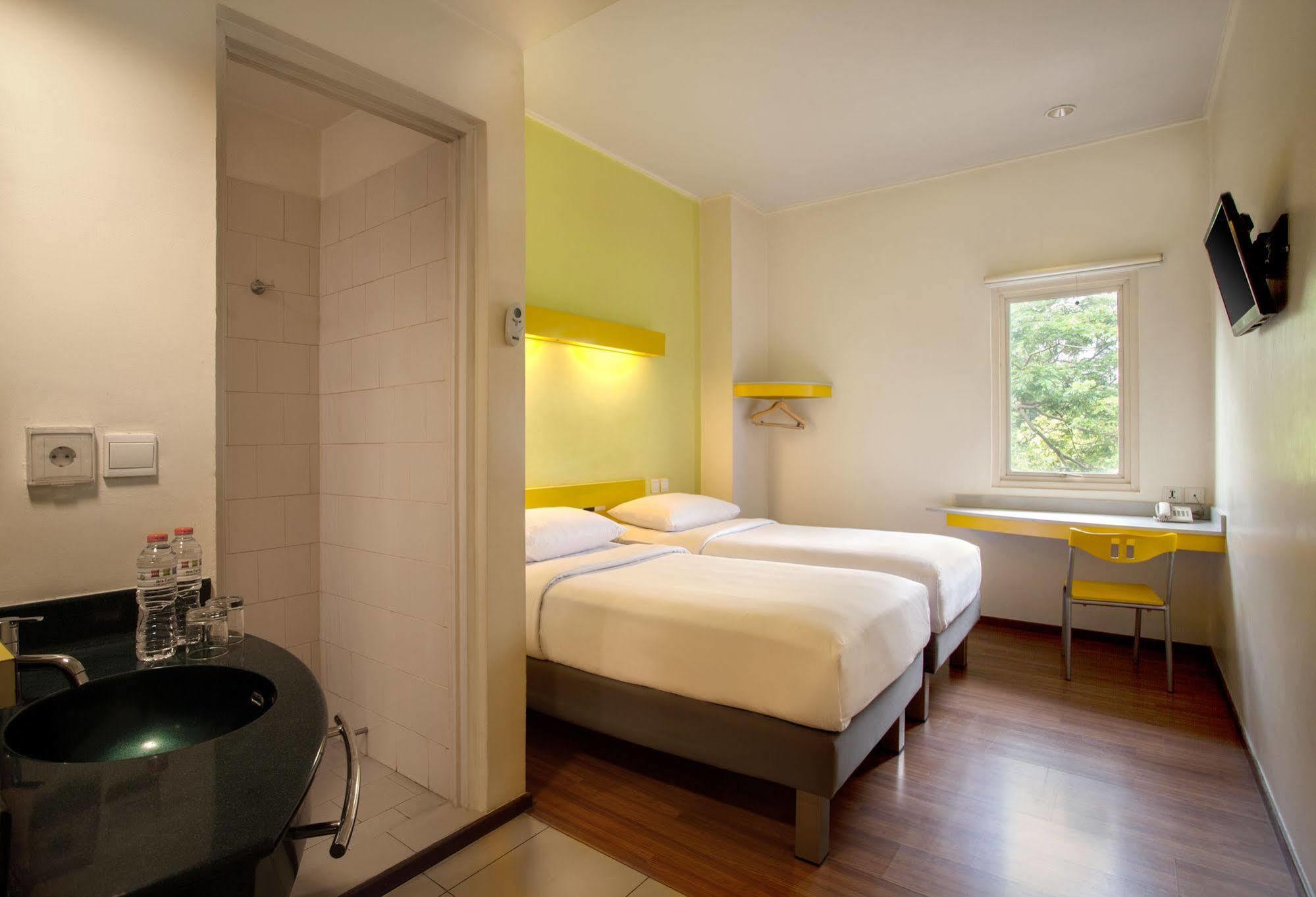 Ibis Budget Jakarta Cikini Extérieur photo