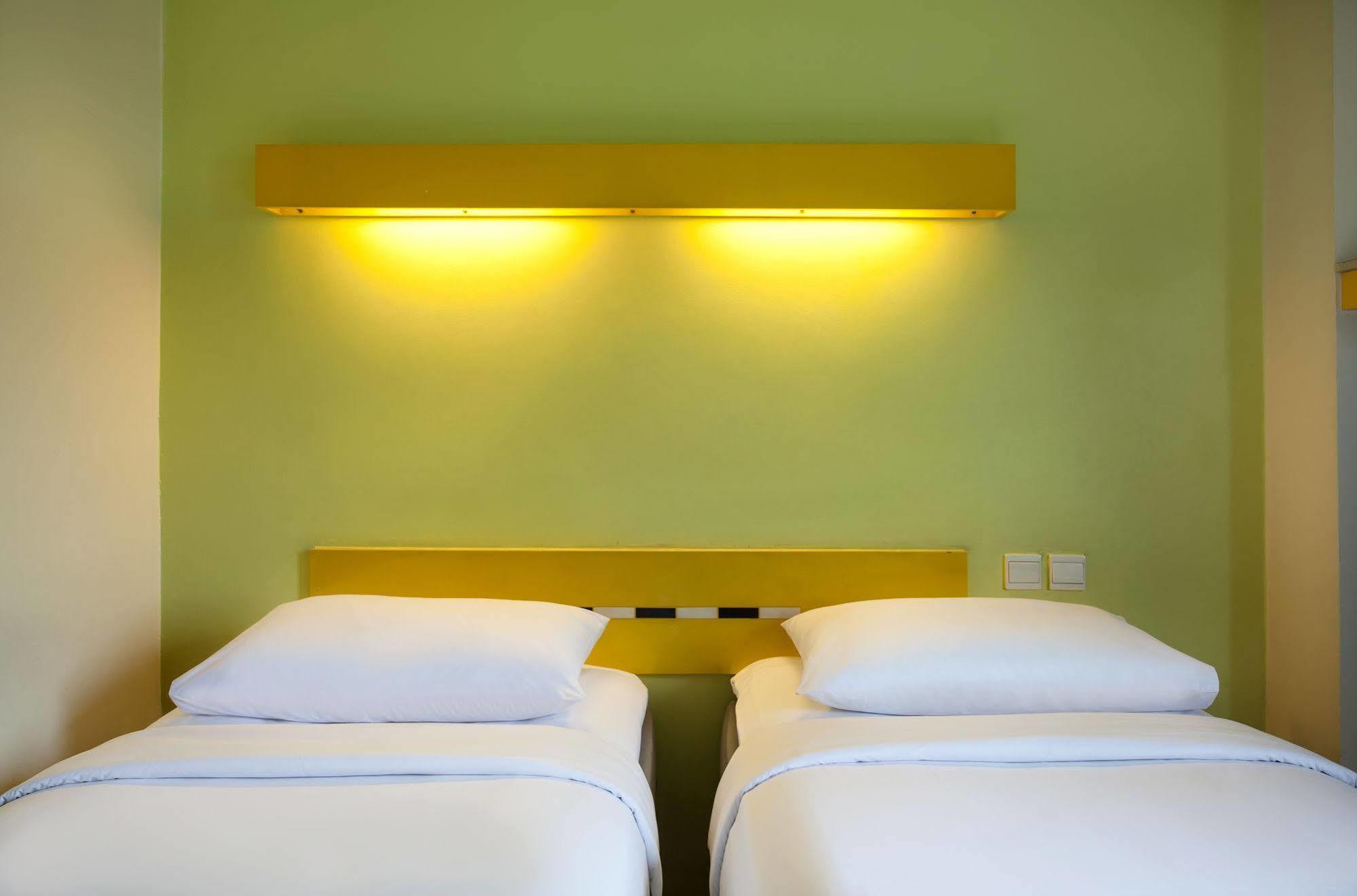 Ibis Budget Jakarta Cikini Extérieur photo